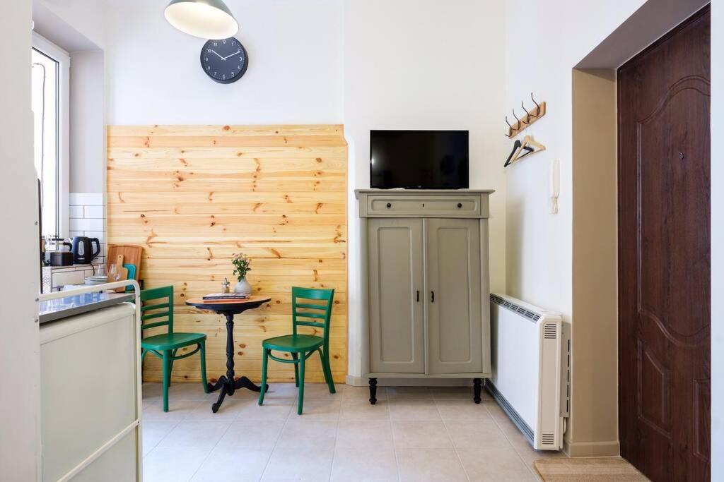 Small Folksy Studio Kochanowskiego St Krakow Exterior photo